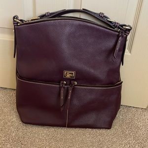 EUC Dooney and Bourke leather pocket sac, plum/eggplant
